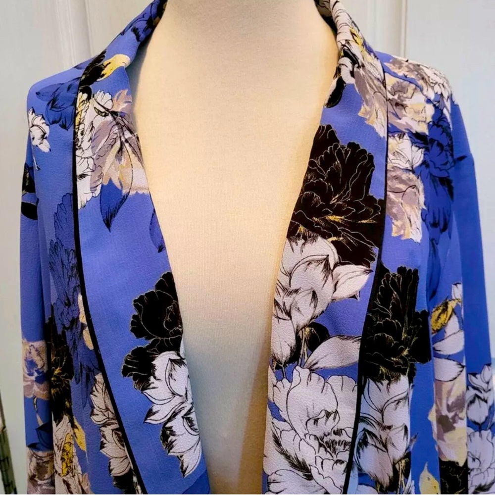 Brand new with tags. Beautiful JLo Floral Kimono Duster. Size XL.